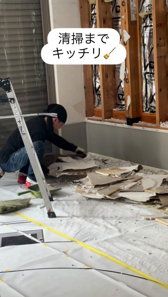 店舗づくりリフォーム。解体後の清掃中