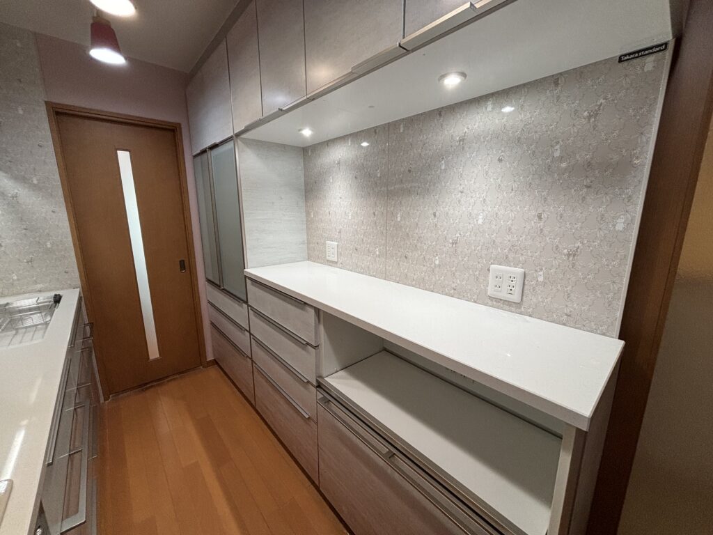 Takara standardのカップボード。ホーロー素材を使用している