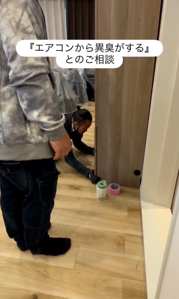 エアコンから異臭がするとご相談いただき、エアコンパイプに追加のパイプ弁を設置した様子