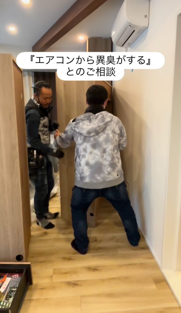 エアコンから異臭がするとご相談いただき、エアコンパイプに追加のパイプ弁を設置した様子